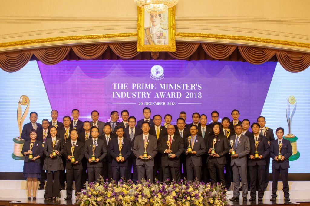 06_ตัวแทนเอสซีจี ร่วมรับมอบรางวัลอุตสาหกรรมดีเด่น ประจำปี 2561 The Prime Minister’s Industry Award 2018_1