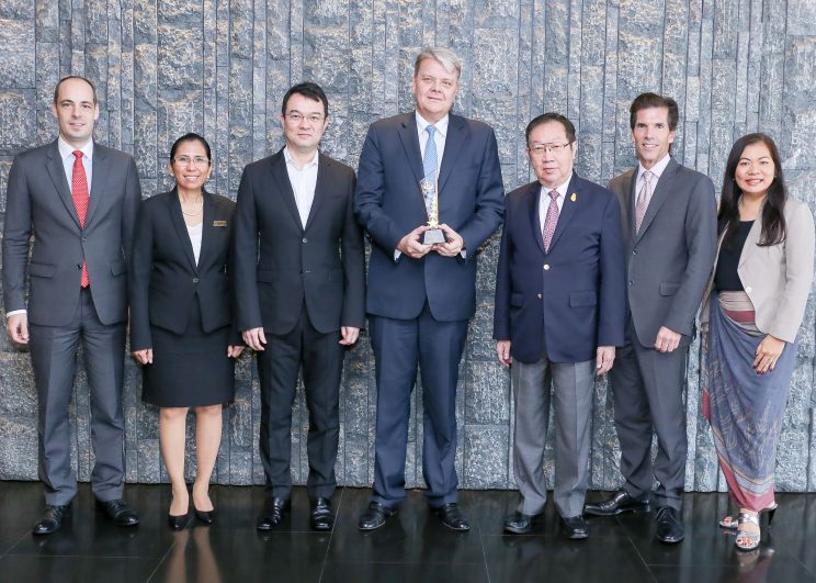 สุทธิเกียรติ จิราธิวัฒน์ ร่วมยินดีคนเก่งที่ได้รับรางวัล Thailand Headlines Person Of The Year 2018