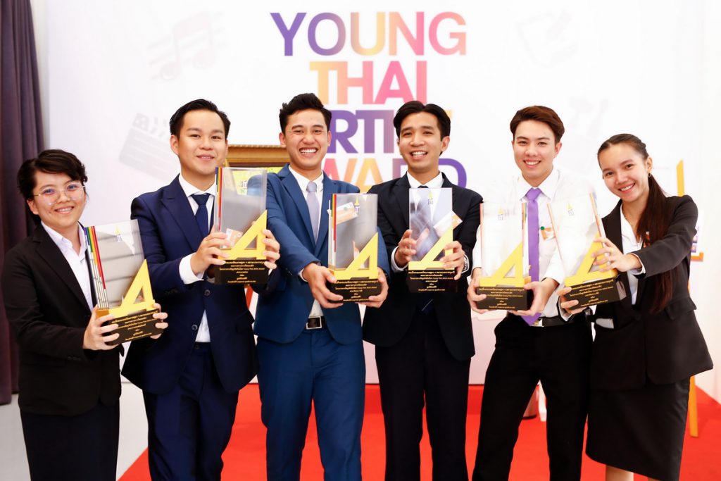 7 ผู้ที่ได้รับรางวัลพระราชทานฯ โครงการรางวัลยุวศิลปินไทย_resize