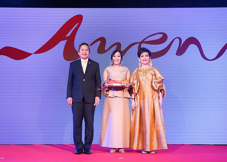 วัลยา จิราธิวัฒน์ ขึ้นแท่นผู้บริหารหญิงเก่งระดับอาเซียน  คว้ารางวัล “Outstanding ASEAN Women Entrepreneurs”  ผู้ประกอบการสตรีโดดเด่นระดับอาเซียนในงาน AWEN Awards 2019