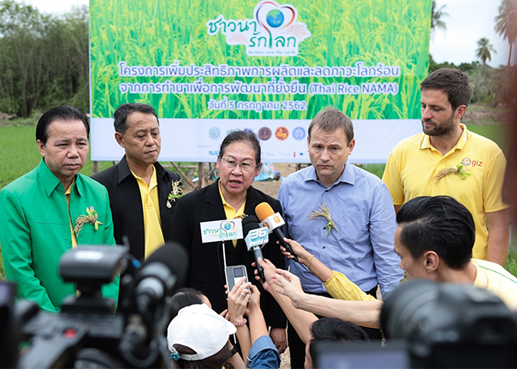 ‘ไทย ไรซ์ นามา’ ลงพื้นที่สุพรรณบุรี แนะนำเทคนิคแก่เกษตรกร เพิ่มรายได้ ลดต้นทุน ลดโลกร้อน