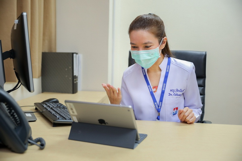 2.doctor consult1_bangkok hospital delivery services2_resize