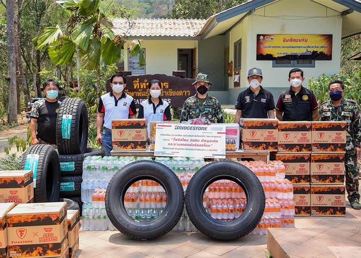 บริดจสโตน ประเทศไทย รวมพลังผู้แทนจำหน่ายบริจาค “ไฟร์สโตน นิสชิน คัพนูดเดิล  และยางรถยนต์บริดจสโตน” ส่งกำลังใจให้จิตอาสาดับไฟป่า