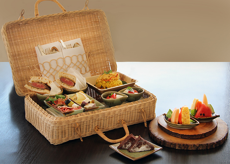 Picnic Hamper at Three Sixty Lounge Millennium Hilton Bangkok Hotel