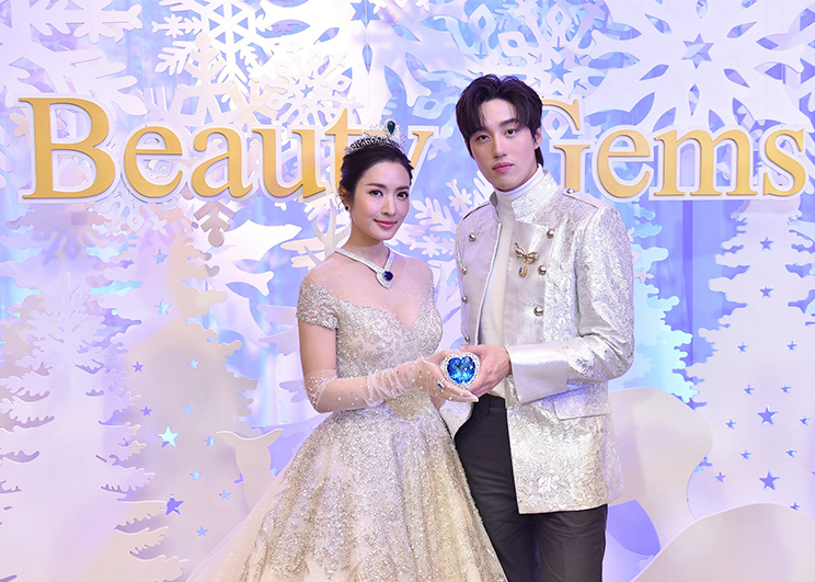 The heart of Christmas Beauty Gems แอฟ ทักษอร-ต่อ ธนภพ_Memag Online