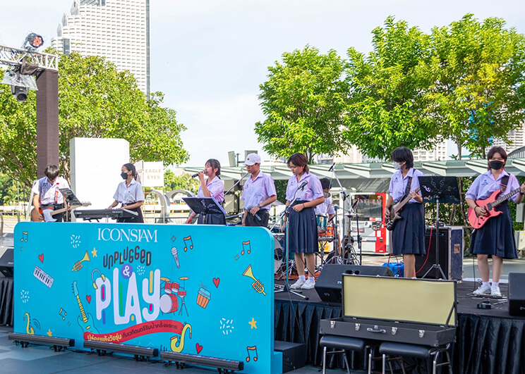 ไอคอนสยาม จัดกิจกรรม ICONSIAM Unplugged & Play สนับสนุนให้เยาวชน นักเรียน นักศึกษา แสดงความสามารถ เปิดเวทีร้องเพลง เล่นดนตรี เปิดหมวก ครั้งแรกริมแม่น้ำเจ้าพระยา