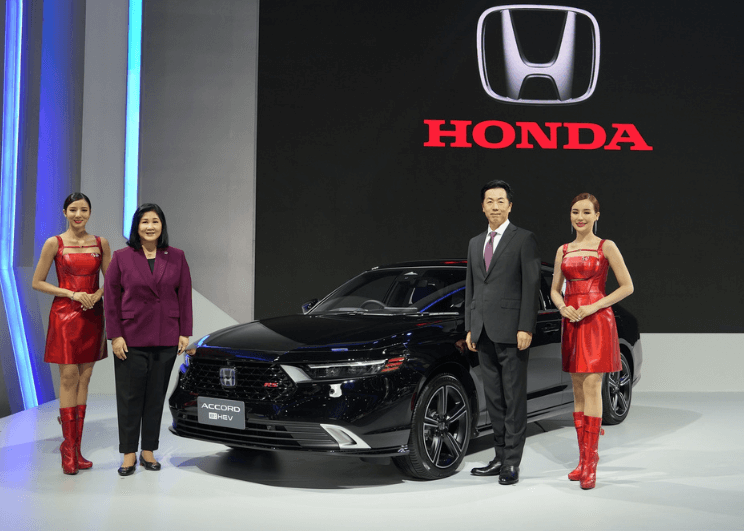 ฮอนด้า จัดแสดงยนตรกรรมทุกไลน์อัป ในงาน Motor Expo 2023 นำโดยไลน์อัป e:HEV ได้แก่ แอคคอร์ด อี:เอชอีวี ใหม่ และไลน์อัป SUV ได้แก่ ซีอาร์-วี ใหม่ จัดเต็มข้อเสนอสุดพิเศษ ดอกเบี้ย 0% พร้อมมอบ Honda Exclusive Care เพื่อให้ลูกค้าเป็นเจ้าของรถยนต์ฮอนด้าได้ง่ายขึ้น