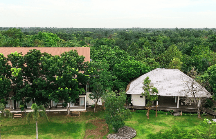 หนีเมืองไปเติมพลัง VAA Chachoengsao ที่พักริมน้ำบางปะกง…จุดหมายของคนรักสุขภาพและความสงบ