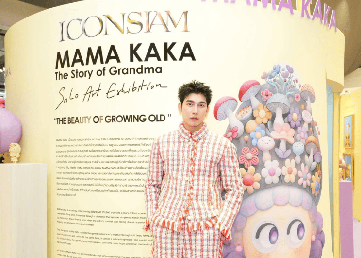 ไอคอนสยาม และ Bennovo Studio จับมือสร้างแรงบันดาลใจให้กับทุกช่วงวัยใน  “MAMA KAKA Solo Exhibition: The Beauty of Growing Old”  นิทรรศการเดี่ยวคุณย่าสุดเปรี้ยว วันนี้ – 6 พฤษภาคม 2569 ณ วัฒนา ฮอลล์ ชั้น 3