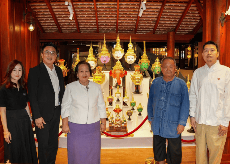 เมืองสุขสยาม เนรมิต “SOOK SMALL WORLD”  ชวนสัมผัสมนต์เสน่ห์แห่งศิลปะ ย่อส่วนวิถีและวัฒนธรรมไทย สู่งานคราฟต์ไทยขนาดจิ๋ว  ณ ชั้น UG โซนภาคกลาง เมืองสุขสยาม ไอคอนสยาม